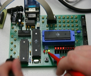 imagen Becas de prácticas para titulados de Grado Superior en electricidad o mantenimiento