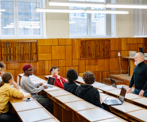 imagen Las carreras universitarias con más salidas y mejor pagadas para estudiar en 2026
